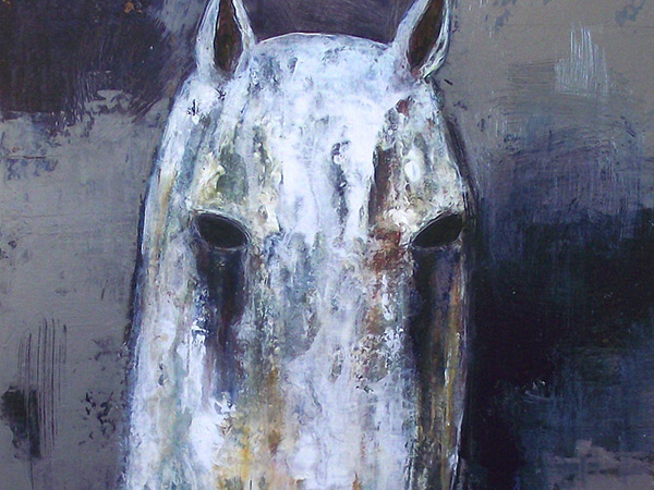 Cheval sous un ciel d’acier