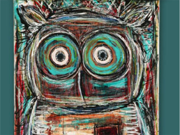 Hibou sur une branche cherchant son équilibre
